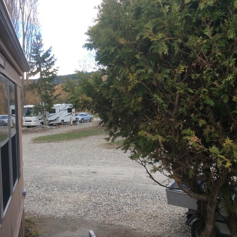 Robert'S Roost Rv Park Resort Quesnel Buitenkant foto